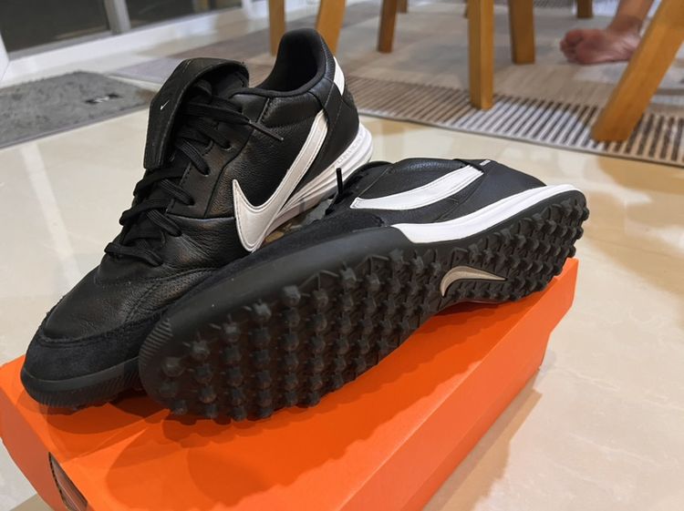 รองเท้าฟุตบอล ผู้ชาย ดำ ⚽️ ขาย Nike Premier 3 TF (ร้อยปุ่ม) สำหรับสนามหญ้าเทียมหนังจิงโจ้แท้ (Kangaroo Leather) นุ่ม กระชับเท้า สัมผัสดี รุ่นยอดนิยมที่หลายคนตามหา และปัจจุบันหาซื้อค่อนข้างยากแล้ว