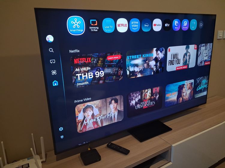 Samsung QLED TV 65 inch almost new