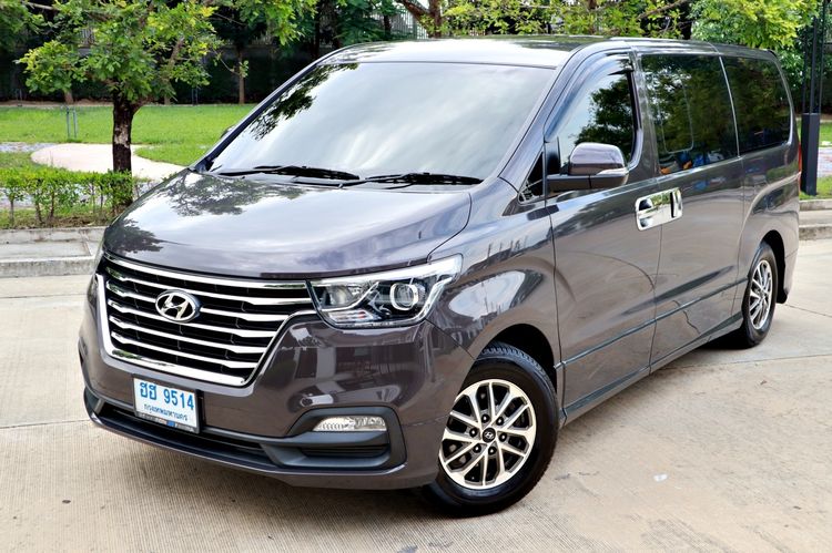 รถ Hyundai H-1  2.5 Elite สี น้ำตาล