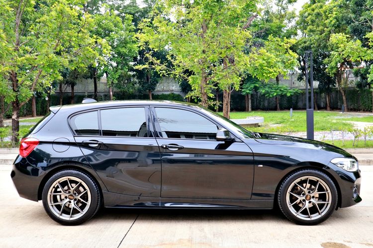 BMW Series 1 2017 118i Sedan เบนซิน ไม่ติดแก๊ส เกียร์อัตโนมัติ ดำ รูปที่ 4