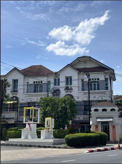 AP (Thailand) มีบางส่วน บ้านกลางเมือง ลาดพร้าว–โยธินพัฒนา บ้านหลังนี้ตั้งอยู่ใกล้หน้าหมู่บ้านเข้าออกสดวก รูปที่ 2