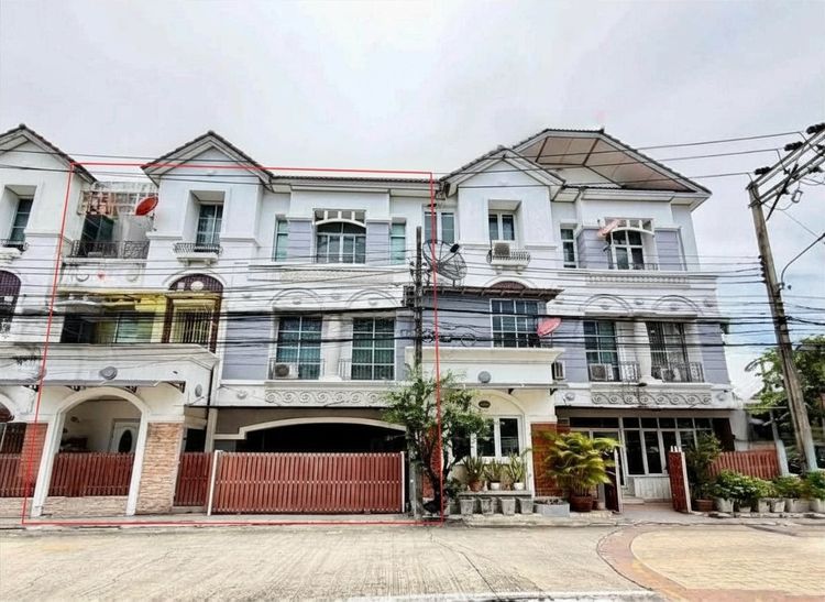 AP (Thailand) มีบางส่วน บ้านกลางเมือง ลาดพร้าว–โยธินพัฒนา บ้านหลังนี้ตั้งอยู่ใกล้หน้าหมู่บ้านเข้าออกสดวก รูปที่ 3