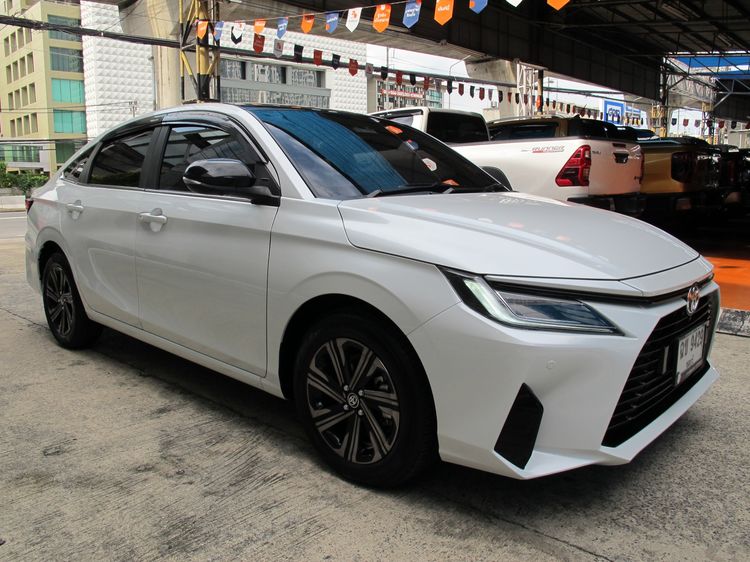 Toyota Yaris ATIV 2025 1.2 Sport Sedan เบนซิน ไม่ติดแก๊ส เกียร์อัตโนมัติ ขาว รูปที่ 2