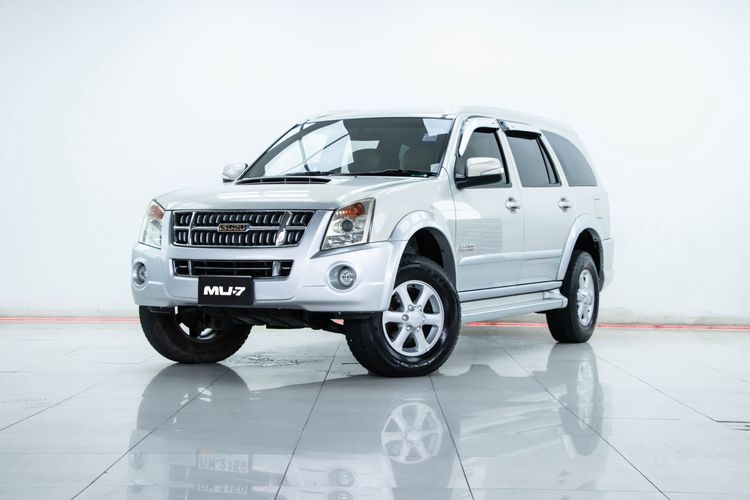 รถ Isuzu MU-7 3.0 Primo สี ขาว