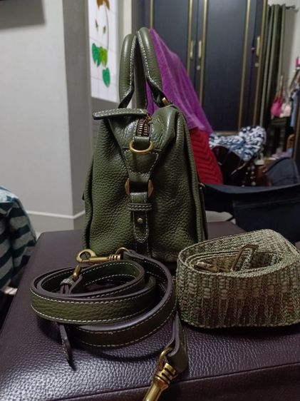 กระเป๋าทรงหมอนหนังแท้ซื้อได้สะพายได้ใหม่กริบซื้อมายังไม่ได้ใชหนังแท้ราคาเต็มซื้อมา 1,990 บาท้ รูปที่ 9