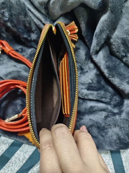 กระเป๋าคล้องมือหนังแท้มีสายสะพาย confery มีช่องใส่บัตรใส่แบงค์ไม่ต้องพับไม่ต้องใส่เหรียญใส่โทรศัพท์ได้ทุกรุ่น รูปที่ 6