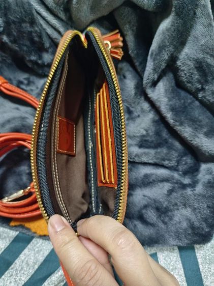 กระเป๋าคล้องมือหนังแท้มีสายสะพาย confery มีช่องใส่บัตรใส่แบงค์ไม่ต้องพับไม่ต้องใส่เหรียญใส่โทรศัพท์ได้ทุกรุ่น รูปที่ 5