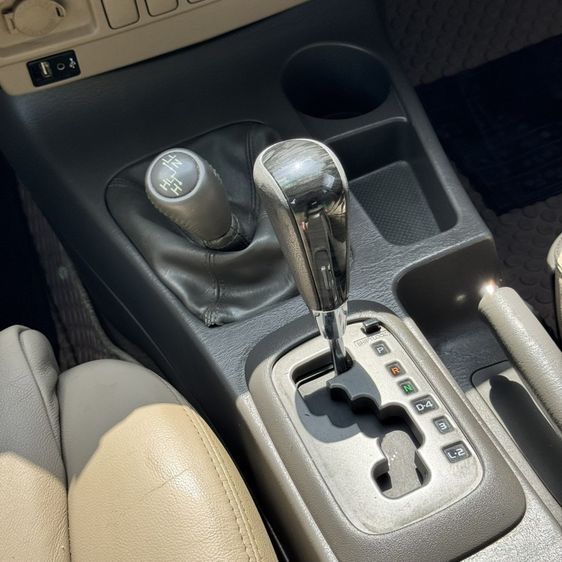 Toyota Fortuner 2012 3.0 V 4WD Utility-car ดีเซล ไม่ติดแก๊ส เกียร์อัตโนมัติ บรอนซ์เงิน รูปที่ 3