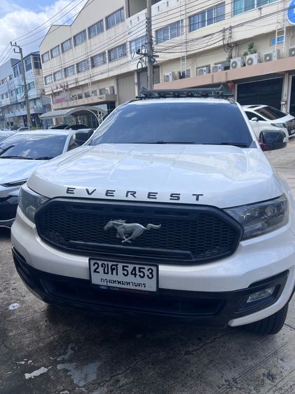 รถ Ford Everest 2.0 Turbo Sport สี ขาว