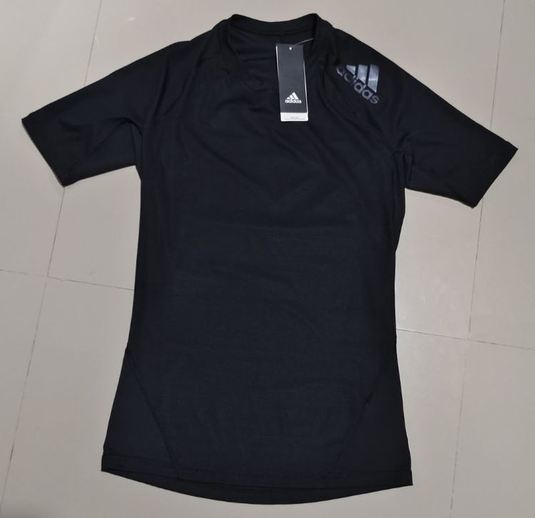 เสื้ออดิดาส
