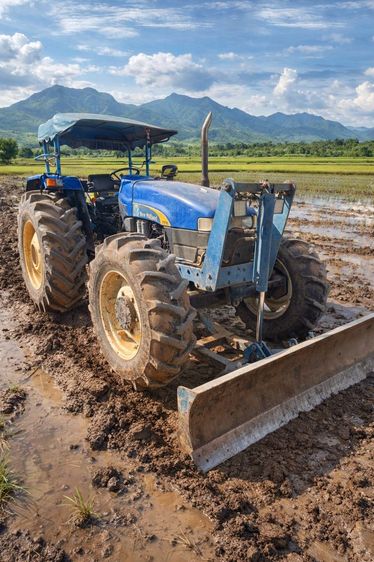 ปล่อยรถไถ New Holland TT75 มือสอง สภาพพร้อมใช้งาน