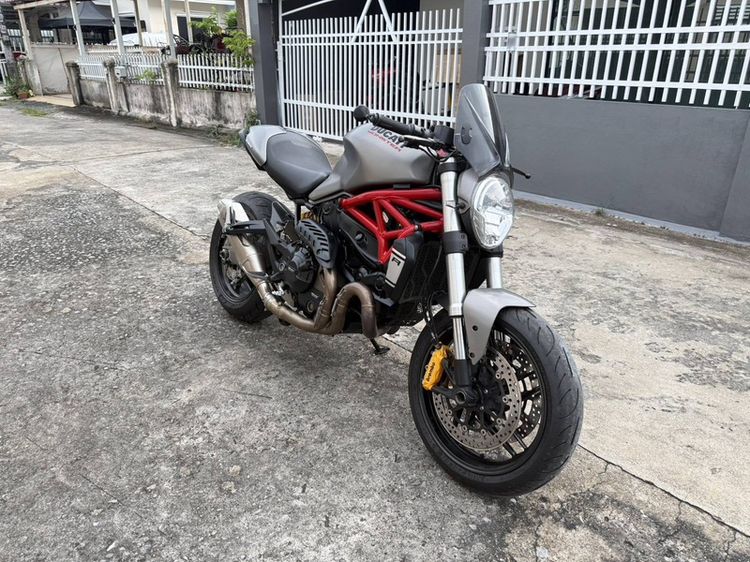 2015 Ducati Monster 821