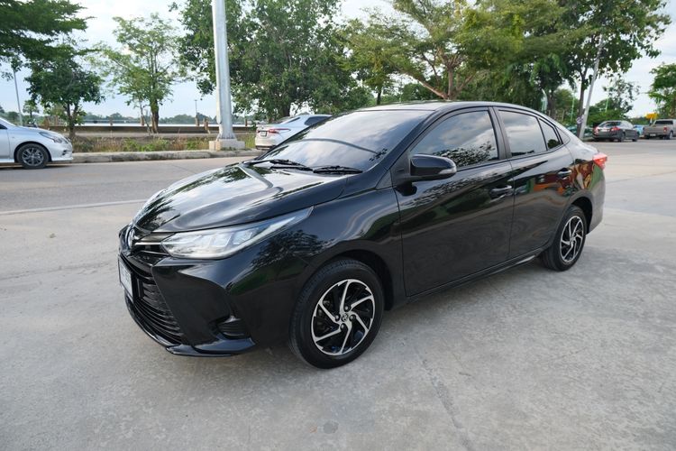 Toyota Yaris ATIV 2021 1.2 Sport Sedan เบนซิน ไม่ติดแก๊ส เกียร์อัตโนมัติ ดำ รูปที่ 3