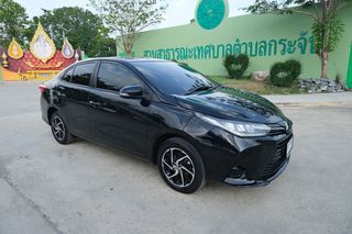 TOYOTA YARIS ATIV 1.2SPORT เกียร์ออโต้ สีดำ เบาะหนังสีดำ ปี 2021 