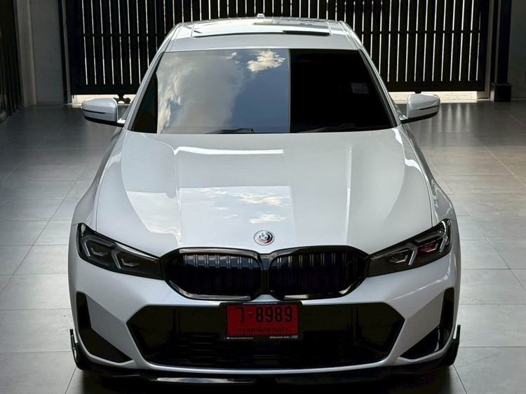 BMW Series 3 2024 330e Sedan ปลั๊กอินไฮบริด (PHEV) ไม่ติดแก๊ส เกียร์อัตโนมัติ ขาว รูปที่ 3