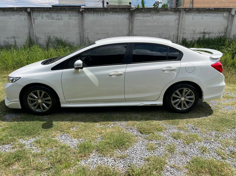Honda Civic 2013 1.8 Modulo Sedan เบนซิน ไม่ติดแก๊ส เกียร์อัตโนมัติ ขาว รูปที่ 4