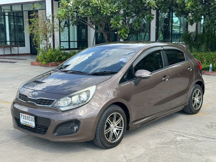 รถ Kia Rio 1.4 สี น้ำตาล
