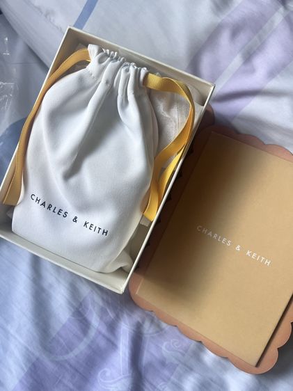 Charles & keithอุปกรณ์ครบมีกล่องสภาพใหม่ รุ่นลิมิเตด รูปที่ 4