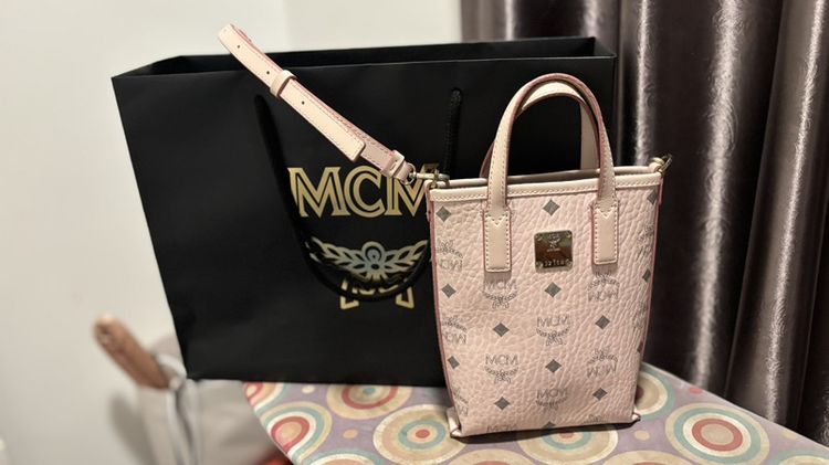 กระเป๋าสะพาย MCM