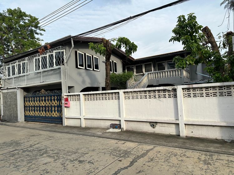 ให้เช่า บ้านเดี่ยว 2 ชั้นใกล้ห้างสรรพสินค้าเดอะไนน์พระราม 9เขตสวนหลวง