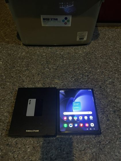 ขายSamsungFold5สีหายากice Blue 256กิ๊กยกกล่องอุปกรยังไม่แกะจอสวยจอหางสุดกริปหายากมากสภาพนี้ใช้งานดีถูกมากกก