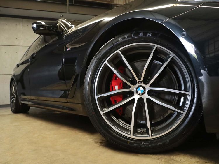 BMW Series 5 2023 520d Sedan ดีเซล ไม่ติดแก๊ส เกียร์อัตโนมัติ ดำ รูปที่ 4