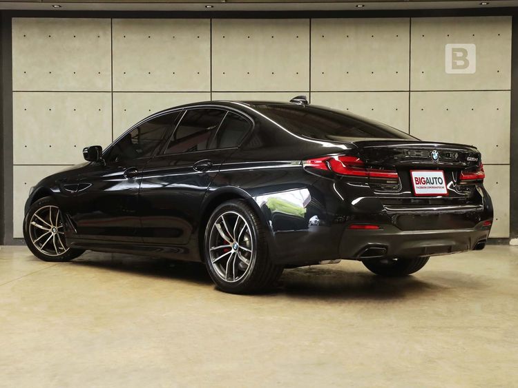 BMW Series 5 2023 520d Sedan ดีเซล ไม่ติดแก๊ส เกียร์อัตโนมัติ ดำ รูปที่ 3
