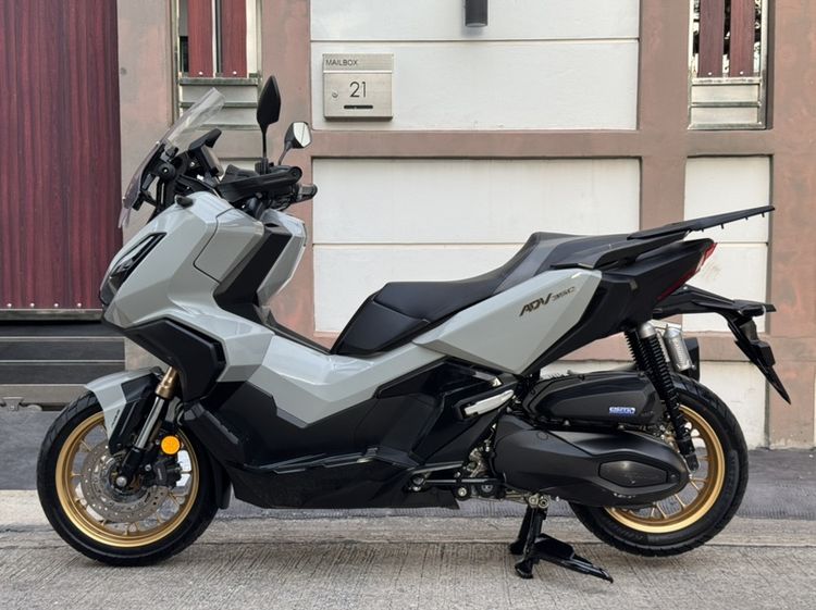 Honda New ADV350 TOP RS ล้อทอง โลโก้ทอง 2024 รูปที่ 6