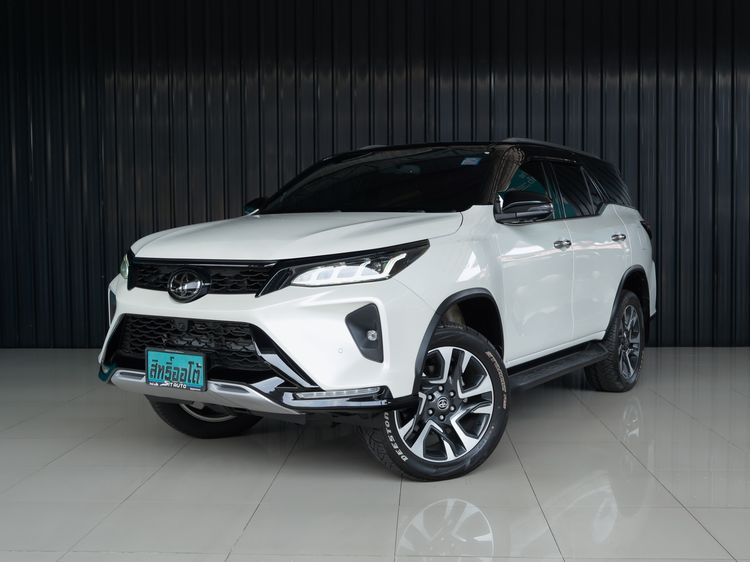 รถ Toyota Fortuner 2.4 Legender สี เทา