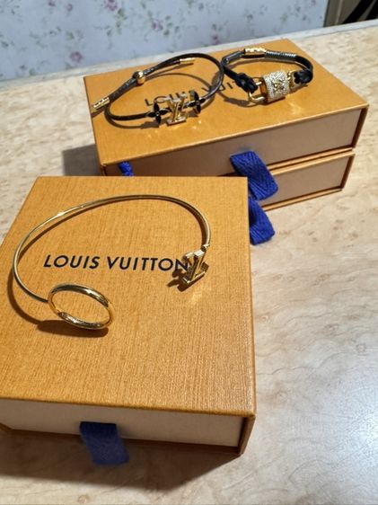 bracelet LV 3 เส้น