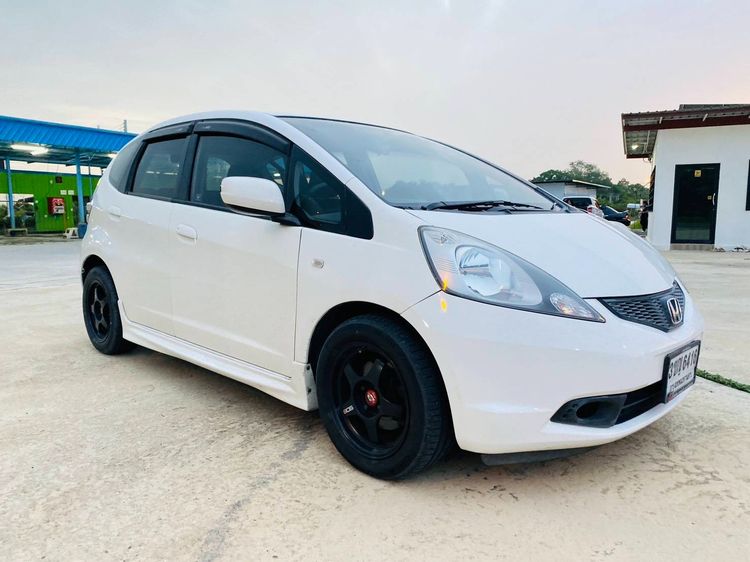 รถ Honda Jazz 1.5 RS i-VTEC สี ขาว