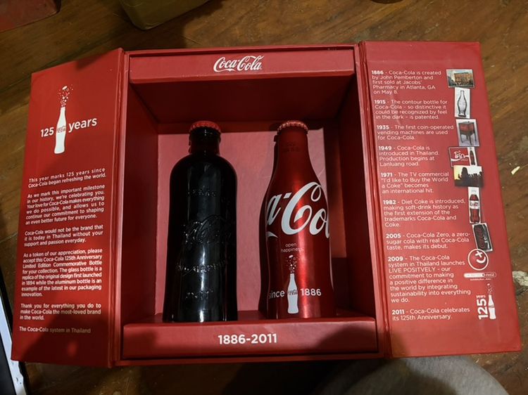 กล่องสะสม โคคา-โคล่า 125 ปี (Coca-Cola 125 Years) สภาพสวย