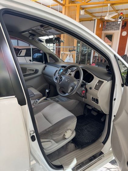 Toyota Innova 2012 2.0 G Utility-car เบนซิน LPG เกียร์อัตโนมัติ ขาว รูปที่ 3