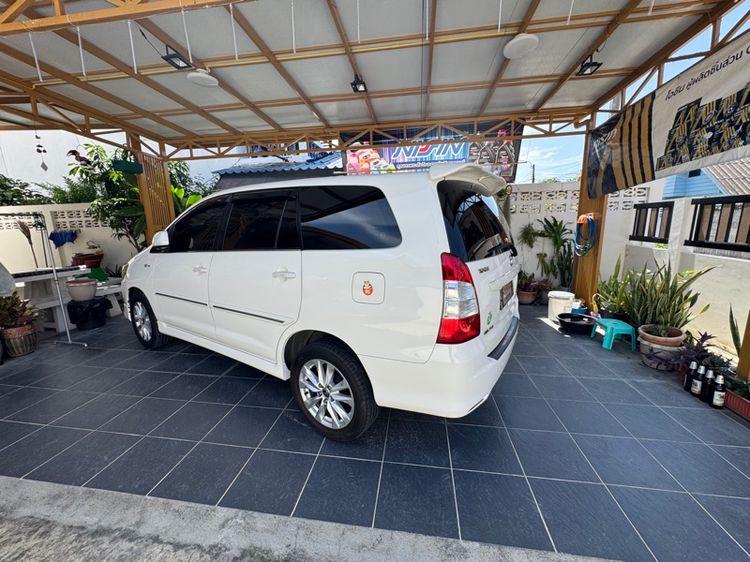 รถ Toyota Innova 2.0 G สี ขาว