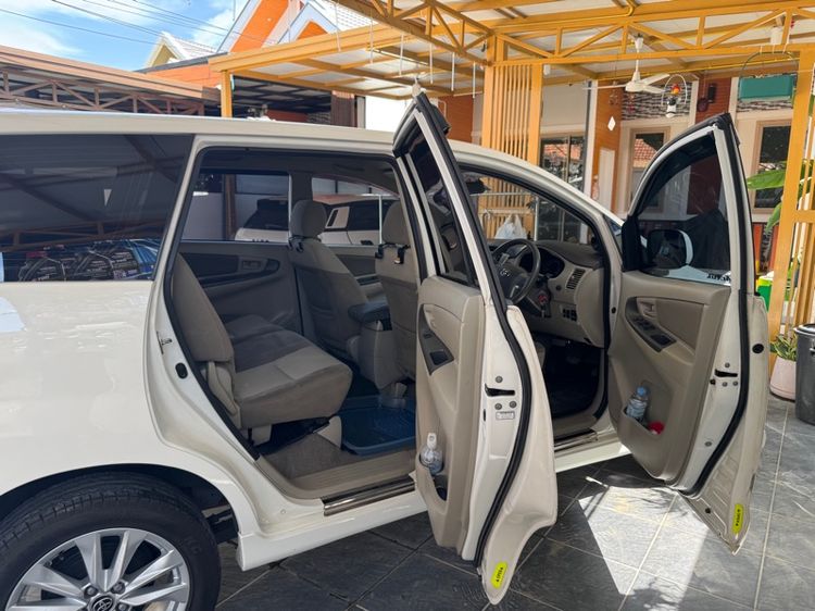 Toyota Innova 2012 2.0 G Utility-car เบนซิน LPG เกียร์อัตโนมัติ ขาว รูปที่ 2