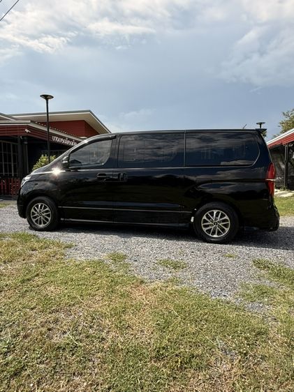 Hyundai H-1  2018 2.5 Elite NS Van ดีเซล เกียร์อัตโนมัติ ดำ รูปที่ 4