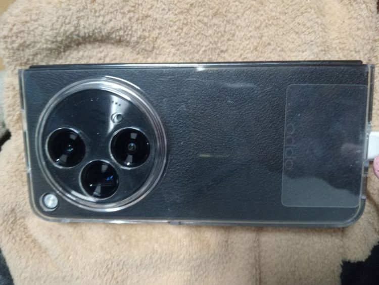 oppo find n3 สภาพสวย ไม่มีรอย เสียงดังถ่ายรูปชัด กางออก 7.82 " จอนอกจอในใส ไมมีรอย เวลาใช้ไม่ค่อยกางออก จอใช้แต่จอนอกตลอด เครื่องสวย ใส่กรอบตลอด