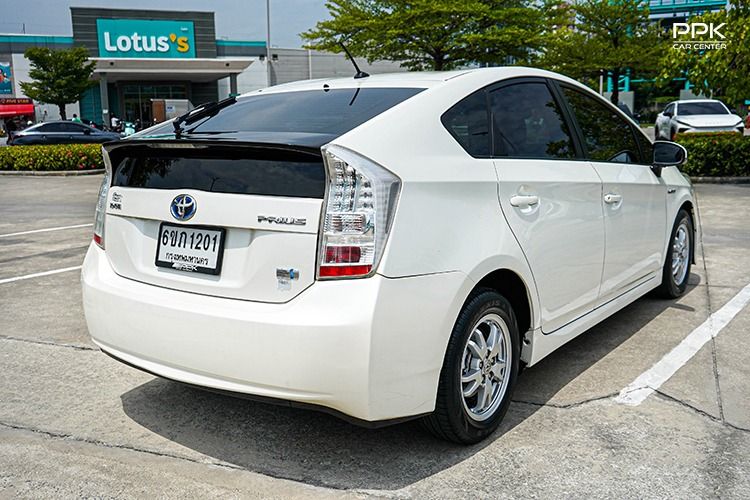 Toyota Prius 2011 1.8 Hybrid Top Grade Sedan เบนซิน ไม่ติดแก๊ส เกียร์อัตโนมัติ ขาว รูปที่ 4