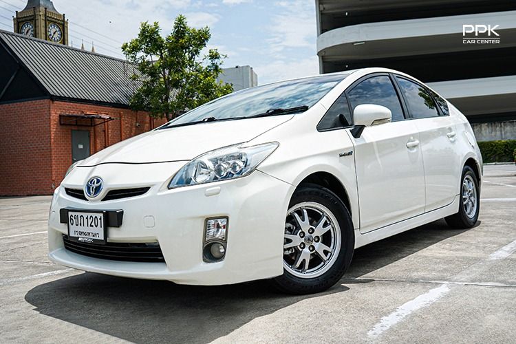 รถ Toyota Prius 1.8 Hybrid Top Grade สี ขาว