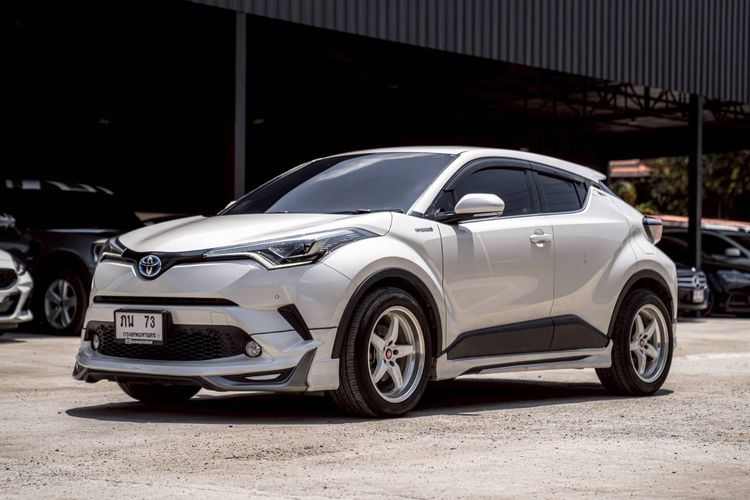รถ Toyota C-HR 1.8 Hybrid Hi สี ขาว