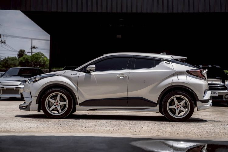 Toyota C-HR 2018 1.8 Hybrid Hi Sedan ไฮบริด ขาว รูปที่ 3