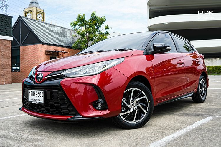 รถ Toyota Yaris 1.2 Sport Premium สี แดง