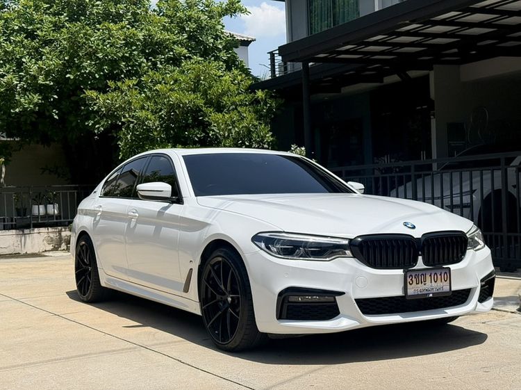 รถ BMW Series 5 530e สี ขาว