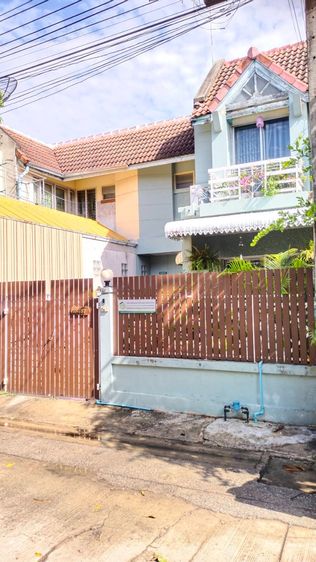 ขายบ้านทาวน์เฮ้าส์ 2 ชั้น 22 ตรว. ม.พูนสินธานี 3