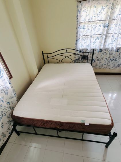  🛏️ Large Metal Bed Frame with Mattress