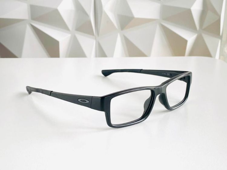 แว่นตา OAKLEY
