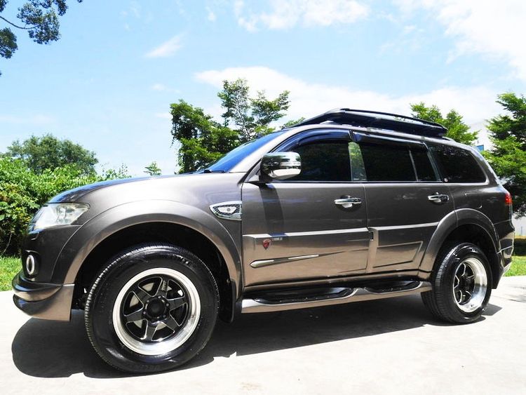 รถ Mitsubishi Pajero Sport 2.5 GT 4WD สี บรอนซ์ทอง
