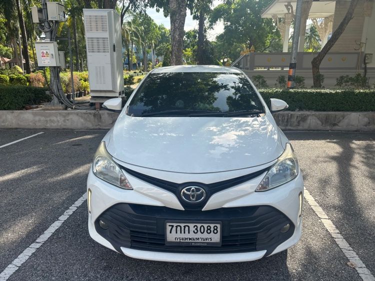 รถ Toyota Vios 1.5 J สี ขาว