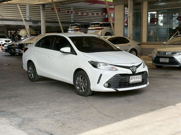 รถ Toyota Vios 1.5 E สี ขาว