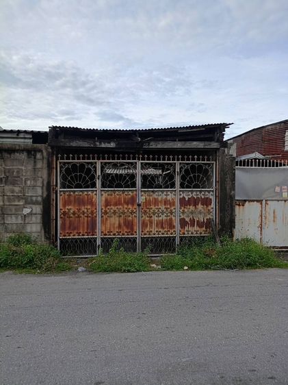 ขายทาวเฮาส์ ไม้ ใกล้ตลาดกระทุ่มแบน เก่า สวย รูปที่ 4